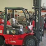 Вилочные погрузчики JAC грузоподъемностью 3 тонны: надежные помощники в складской логистике