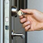 Аварийное открытие двери: как справиться, если ключ застрял