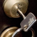 Проблемы с дверными замками: причины, устранение и профилактика