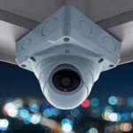 Современные технологии безопасности: процесс установки камер в магазине